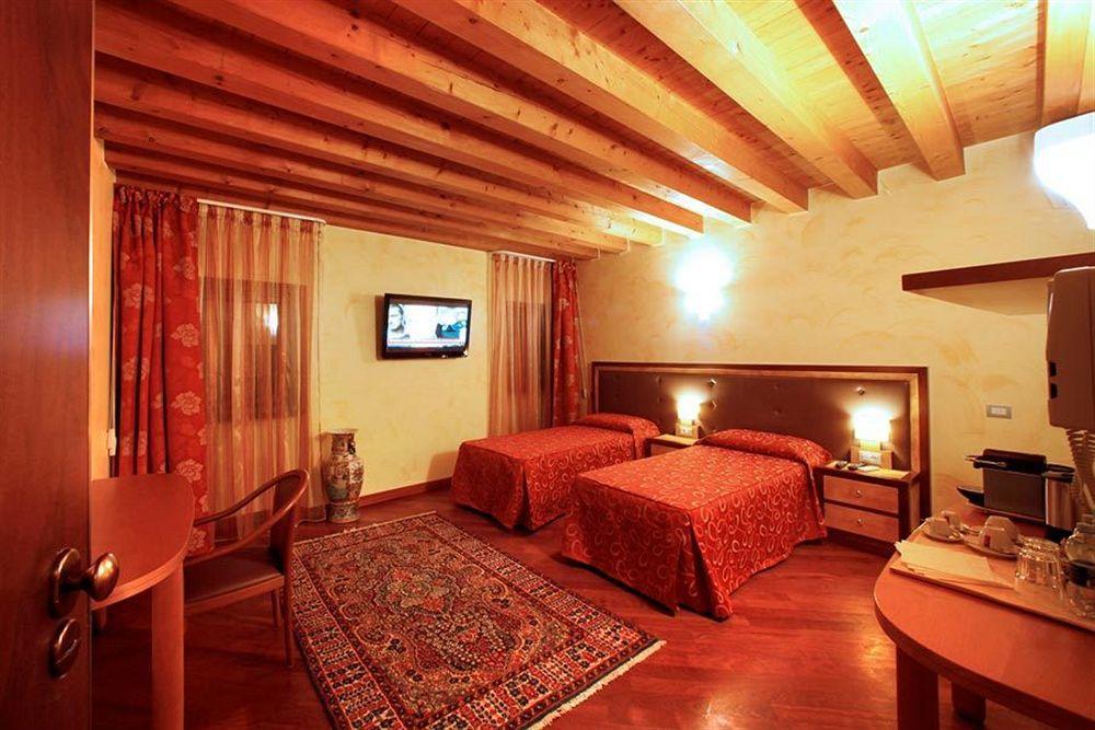 City Centre Rooms And Apartments فيرونا المظهر الخارجي الصورة
